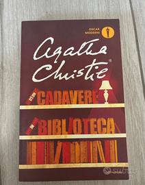 C’è un cadavere in biblioteca