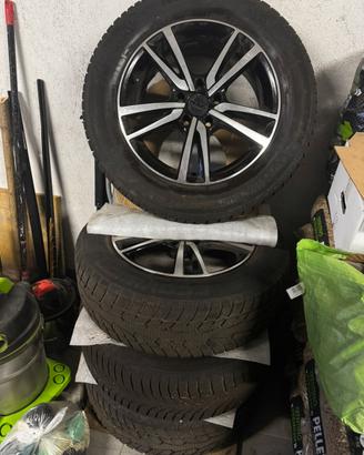 4 gomme da neve montate su cerchi in lega