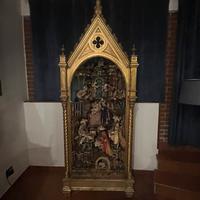 Antica  teca  gotica e scena sacra famiglia