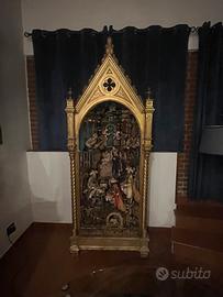 Antica  teca  gotica e scena sacra famiglia