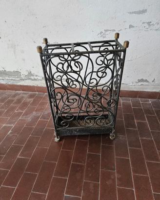 portaombrelli in ferro battuto