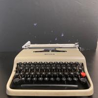Olivetti Lettera 22 – Macchina da scrivere
