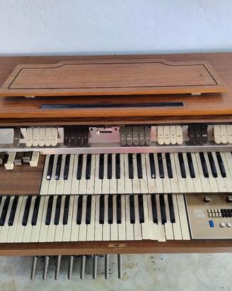 Organo Crumar Model 202