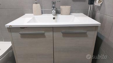 Mobile bagno con lavabo e specchio