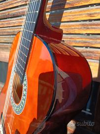 Chitarra 49 euro , poco usata , bel suono