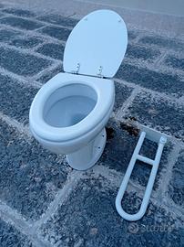 Wc per disabili usato con barra di sostegno 