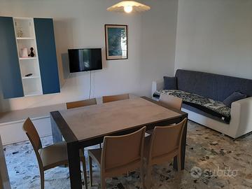 Ampio Appartamento Climatizzato con 2 P. Auto