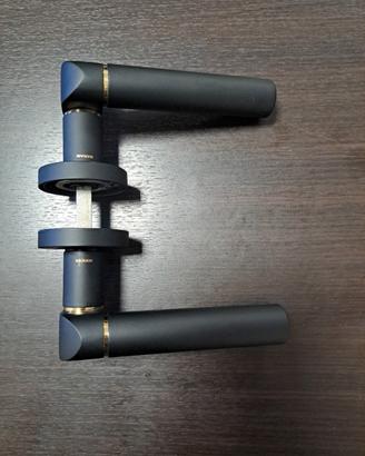 MANIGLIA IN OTTONE FINITURA NERO OPACO