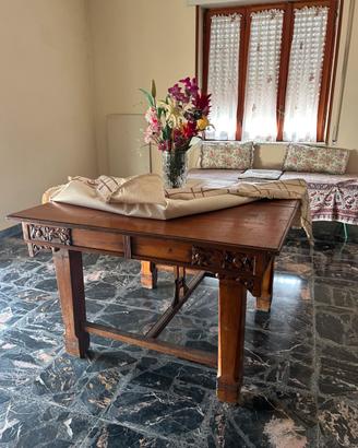 Tavolo, credenza e poltrone anni 50