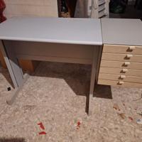 Tavolino da ufficio con cassettiera