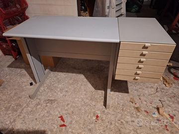 Tavolino da ufficio con cassettiera