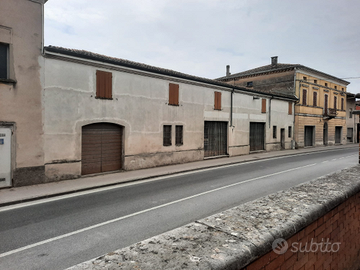 Immobile commerciale con pertinenze