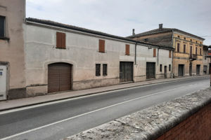 Immobile commerciale con pertinenze