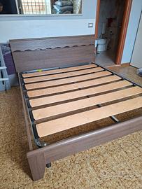 Letto matrimoniale completo di doghe