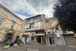 3 LOCALI A NAPOLI