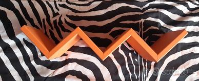 mensola a zigzag arancione