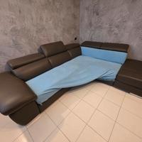 Divano angolare con chaise longue estraibile