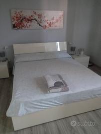 letto matrimoniale con contenitore e 2 comodini 