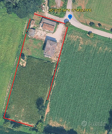 Terreno e rustico immerso nel verde con massima