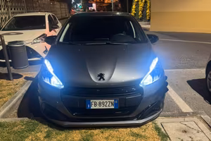 Peugeot 208 1.6 diesel *prezzo trattabile *