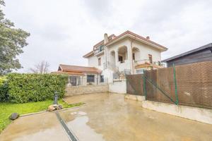 PORZIONE DI TRIFAMILIARE A ROMA