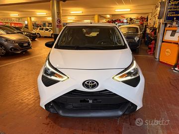 Toyota Aygo Connect 1.0 VVT-i 72 CV 5 porte x-play