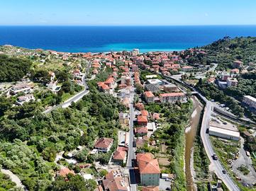 MULTILOCALE A SAN LORENZO AL MARE