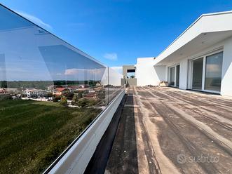 Prestigioso attico con ampia terrazza