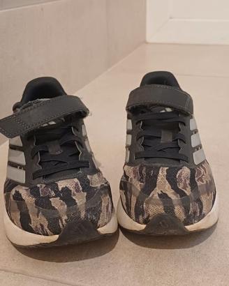 Scarpe da ginnastica nike e Adidas taglia 32