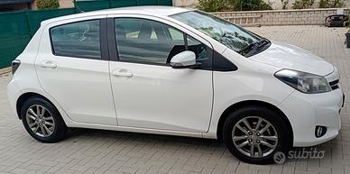 Auto Toyota Yaris