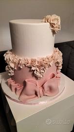 Torta in pasta di zucchero per cresima, comunione 