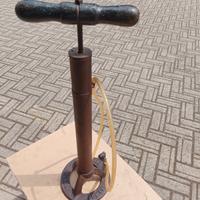 Vecchia pompa Camia Milano 