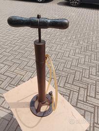 Vecchia pompa Camia Milano 