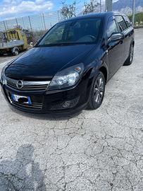 OPEL Astra - 2010