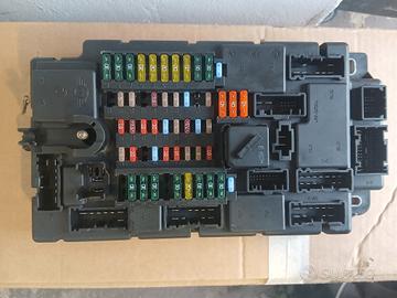 centralina porta fusibili destra 