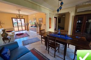 Elegante Villa 3 Livelli Con Corte e Garage Gallin