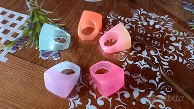 5 Anelli in plastica colorati