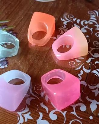 5 Anelli in plastica colorati