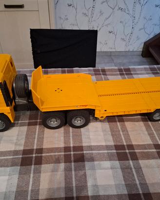 truck con rimorchio più draga
