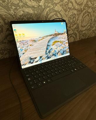 Microsoft Surface Pro 10 (8 GB RAM) con tastiera