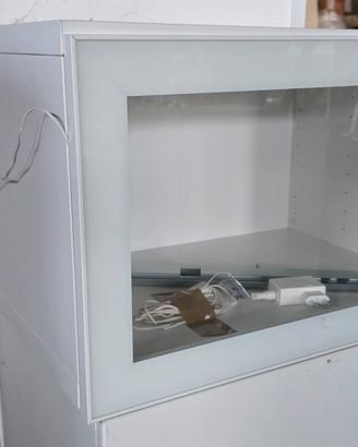 Mobile Ikea Besta con led