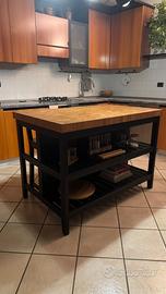 Isola da cucina con 2 sgabelli