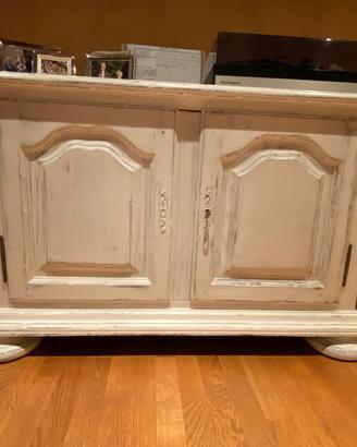 Mobile shabby chic. Vetrinetta in omaggio