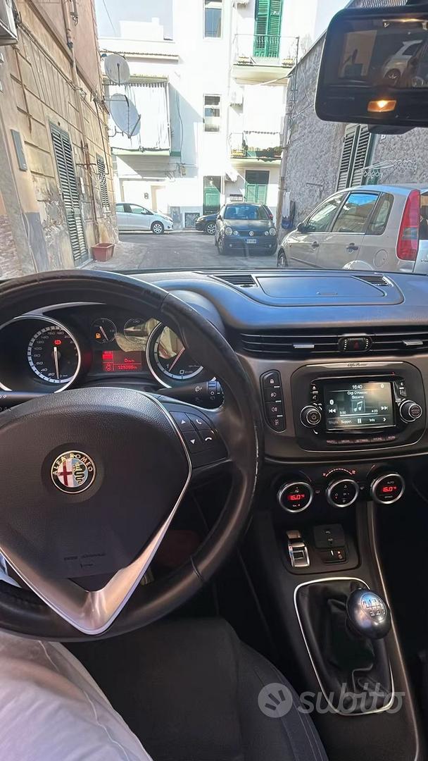 Alfa Romeo Giulietta 2014 photo 2