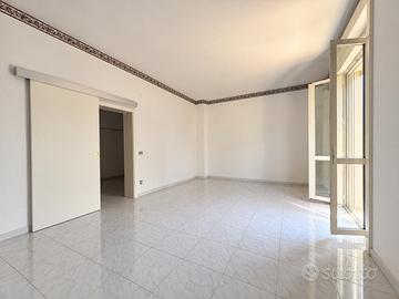 Appartamento con garage, zona Colli