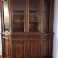 vetrina tavolo e sedie