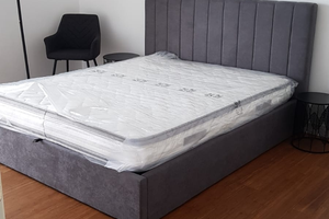 Stanza matrimoniale con bagno in appartamento