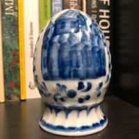 Uovo in porcellana russo dipinto a mano 2018