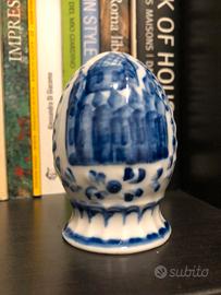 Uovo in porcellana russo dipinto a mano 2018