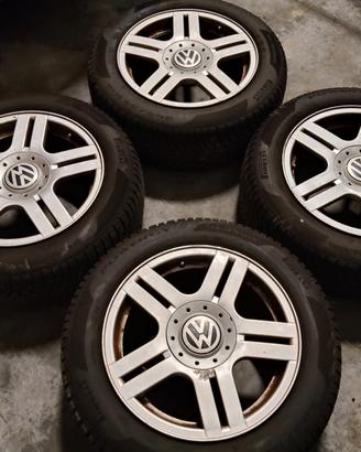 4 cerchi gommati Volkswagen golf 205 55 r16 4 stag